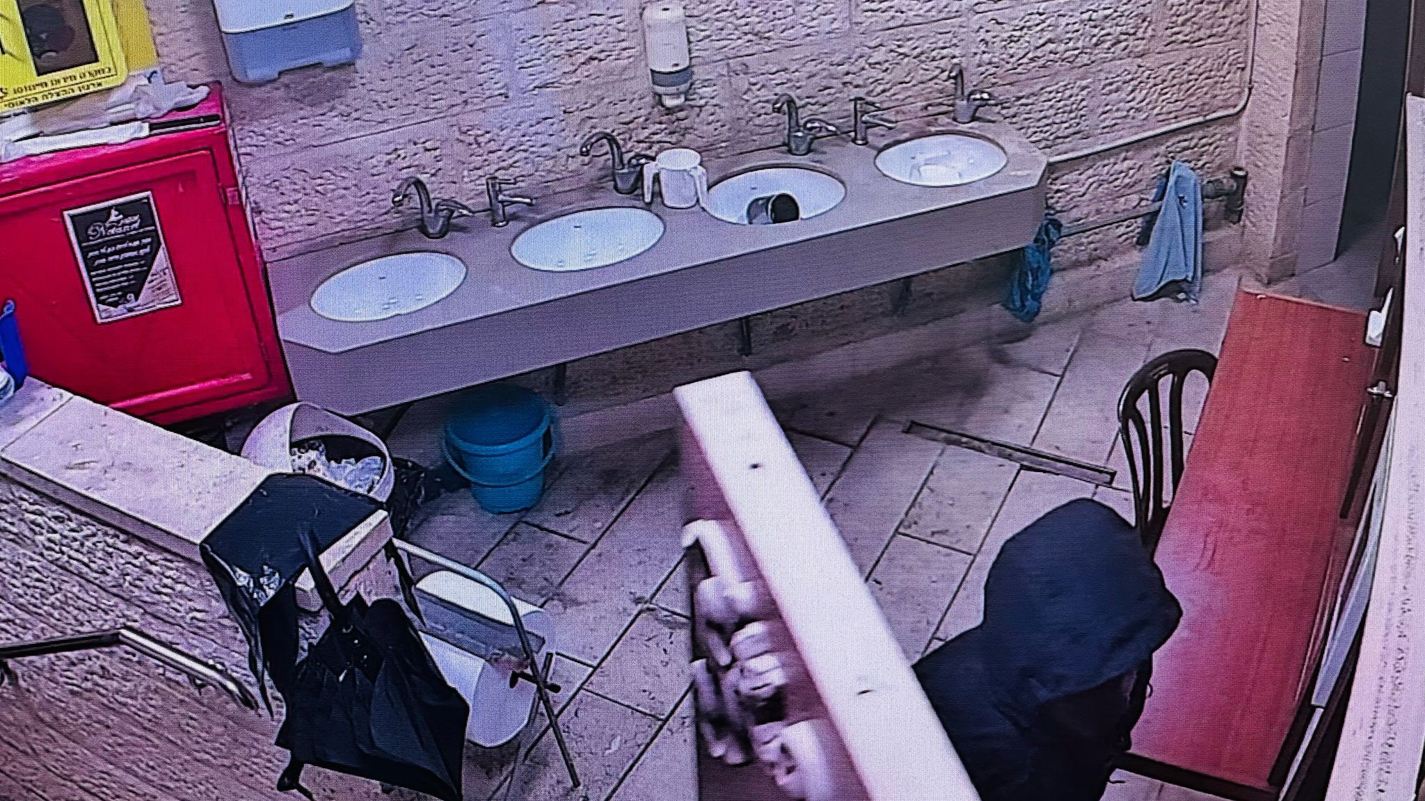 "גנב כספים לצדקה": בן 14 נעצר לאחר שפרץ לבתי כנסת בירושלים