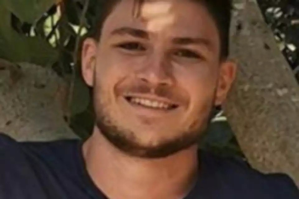שלושה מבני משפחתו שוחררו בעסקה הראשונה, הוא נותר מאחור