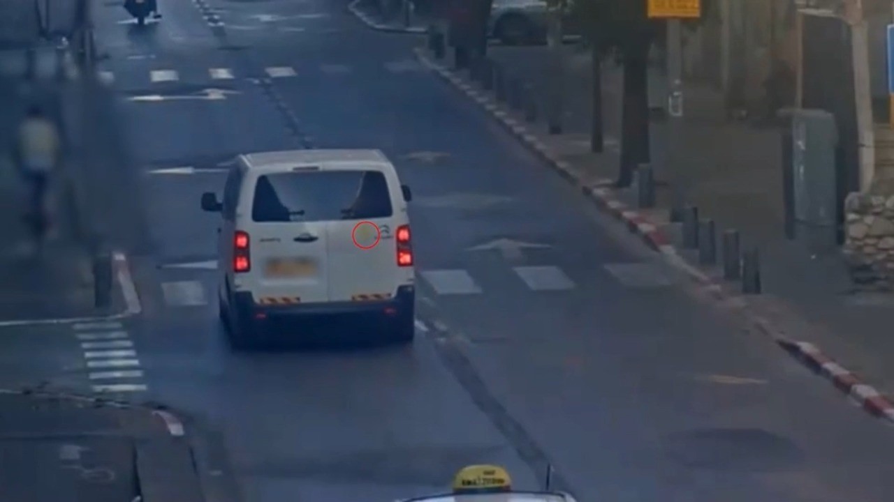 הסיע מחבל לבצע פיגוע והשתמש בסמל החטופים כהסוואה | צפו