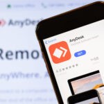 שיטת AnyDesk: אישה בת 62 נאשמת בהונאה מתוחכמת של קשישים