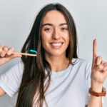 למה אסור להשאיר את מברשת השיניים באמבטיה?