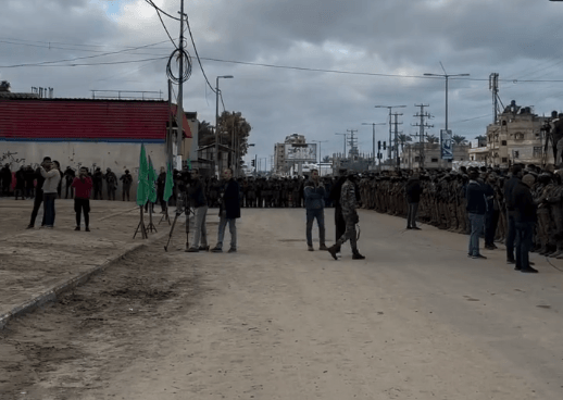 תיעוד מקומם: מאות מחבלים חמושים לקראת שחרור החטופים