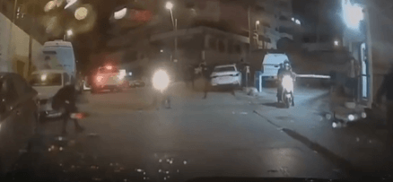 נהג ישראלי נכנס בטעות לכפר ערבי ונרגם באבנים | צפו