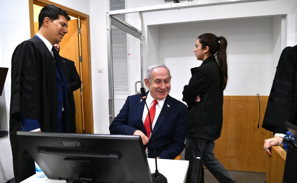 לאחר הפוגה ארוכה: החלה חקירתו הנגדית של ראש הממשלה