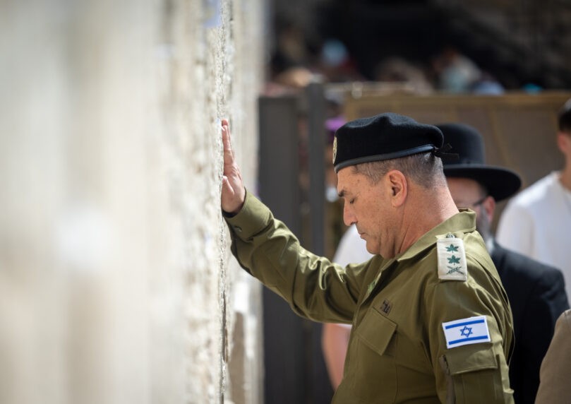 עיתונאי 12 על ביקור הרמטכ"ל בכותל: "סמל של נמות ולא נתגייס"