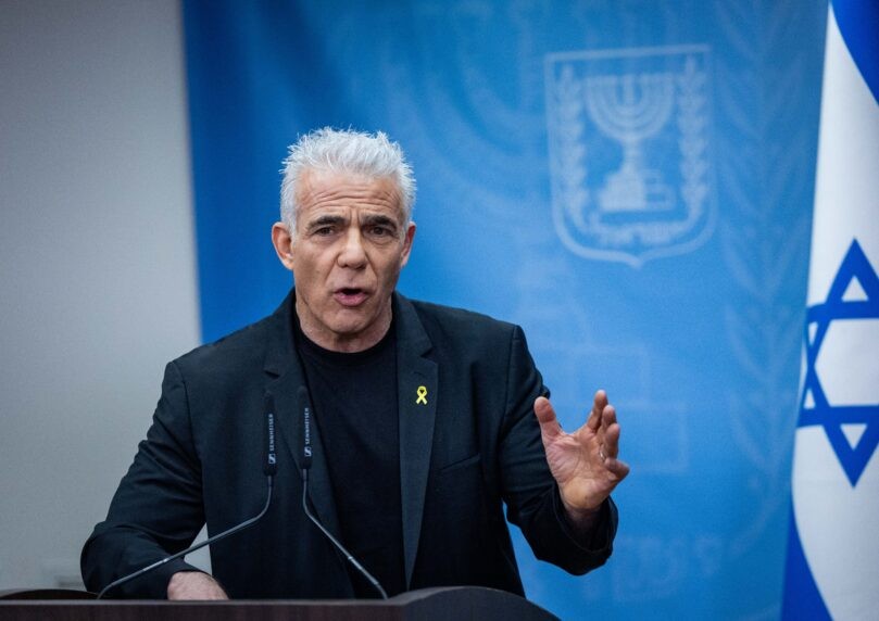 לפיד, שהקים ממשלה עם רע"מ, לנתניהו: "מדינה ערבית קנתה אתכם"