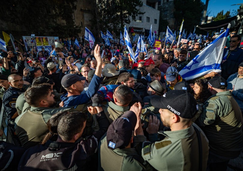 מפגין נגד הממשלה חשוד בביצוע מעשה מגונה בשוטרת מג"ב