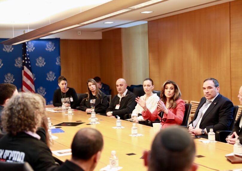 סגניתו של וויטקוף נפגשה עם משפחות חטופים: "נחזיר את כולם"