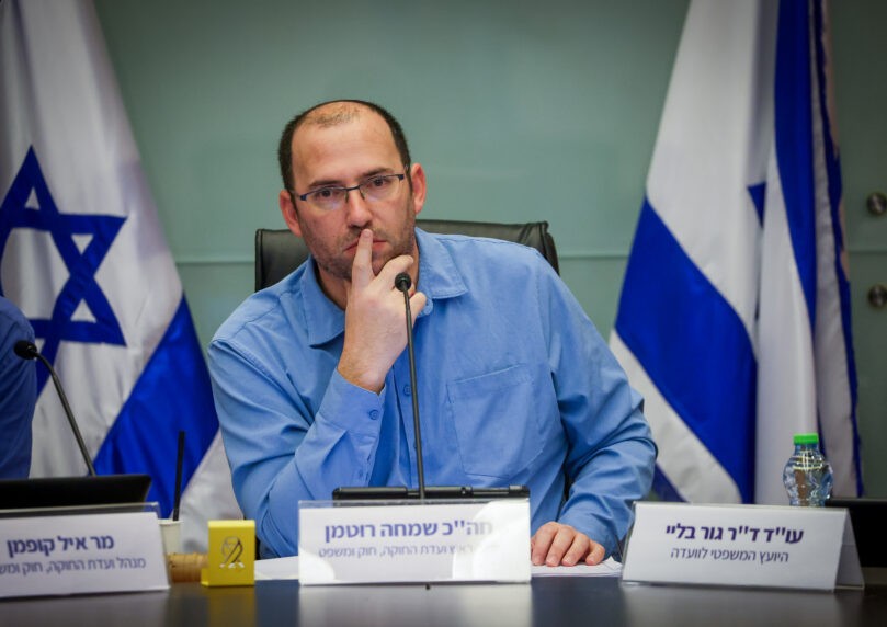 יו"ר ועדת החוקה שמחה רוטמן ממשיך לדחוק הצידה את חוק הכותל