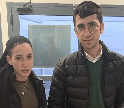 "כמעט התייאשנו": זוג טרי מבני ברק שכח מתנת חתונה יקרה ברכבת