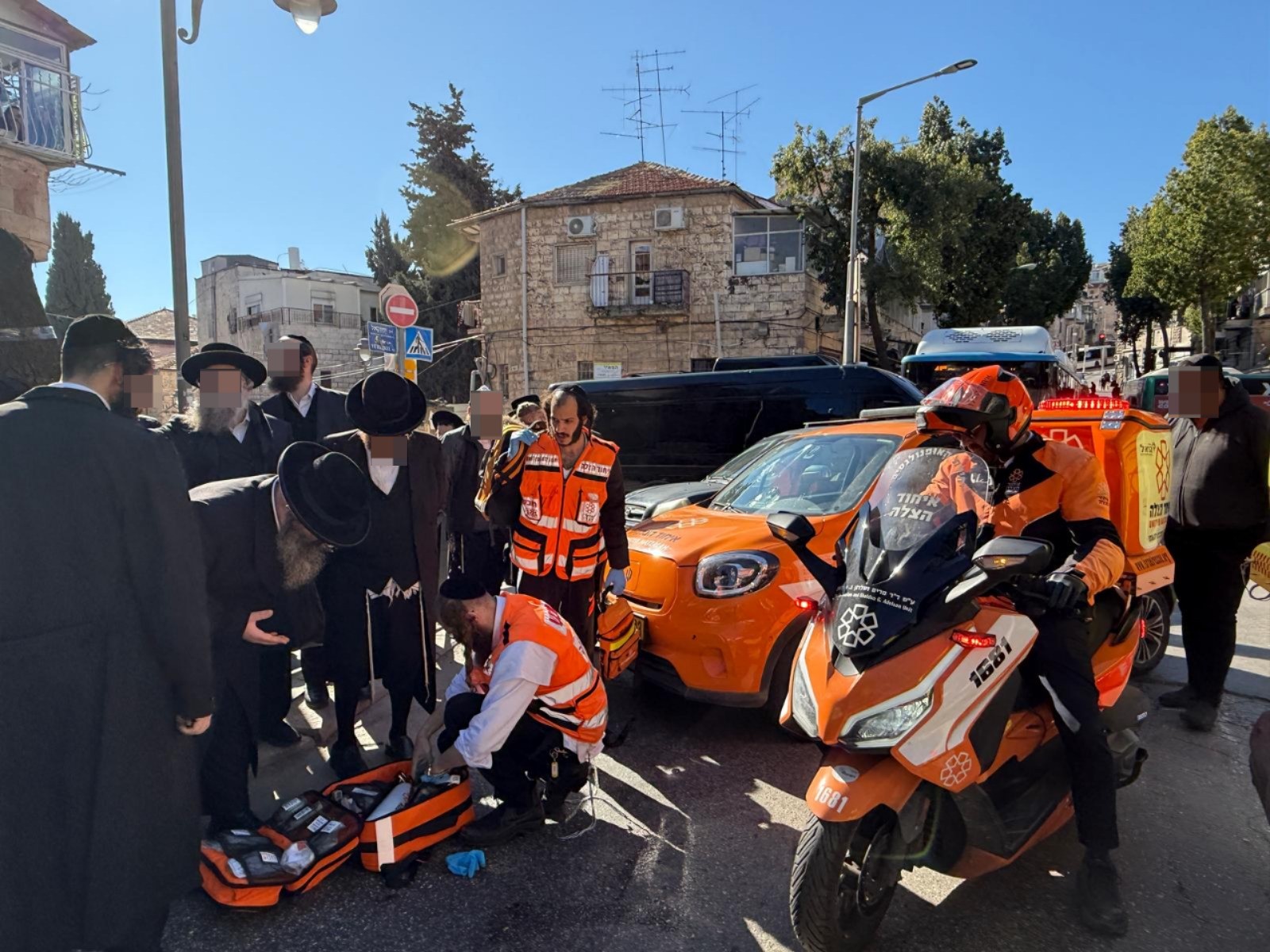 הולך רגל כבן 50 נפגע מאופנוע בירושלים, מצבו קשה