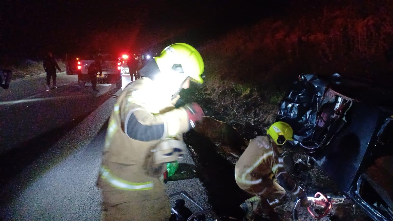 תאונת דרכים בין רכב לסוס סמוך לאניעם , לכוד חולץ מההריסות