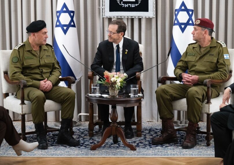 הרצוג בפגישתו עם זמיר והלוי: "להוציא את הפוליטיקה מצה״ל"