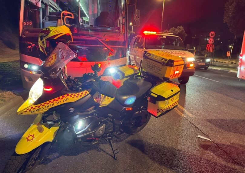 הולכת רגל כבת 60 נפגעה מאוטובוס בתל אביב, מצבה קשה