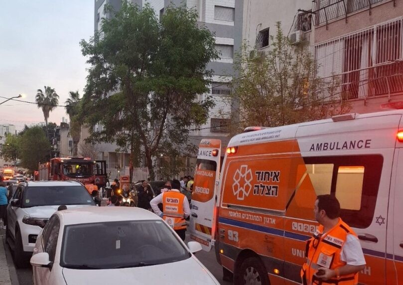 14 בני אדם נפצעו בשריפה שפרצה בבניין ברחובות