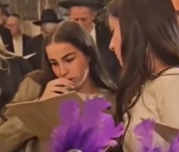 אחרי ששבו מהגיהנום: שורדי השבי בתפילה מצמררת | צפו