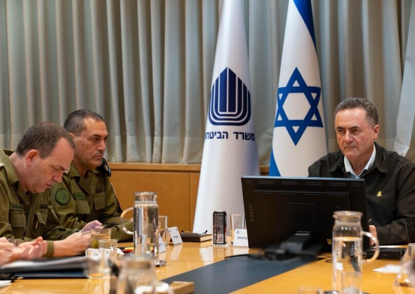 שר הביטחון ישראל כ"ץ והרמטכ"ל אייל זמיר | צילום: אריאל חרמוני, משרד הביטחון.
