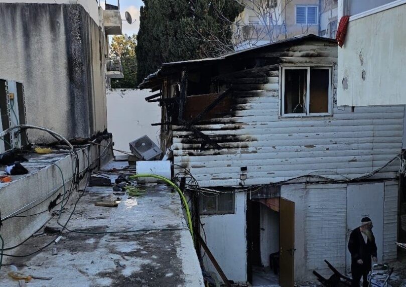 שריפה פרצה בבית בחיפה, אישה כבת 65 חולצה במצב אנוש