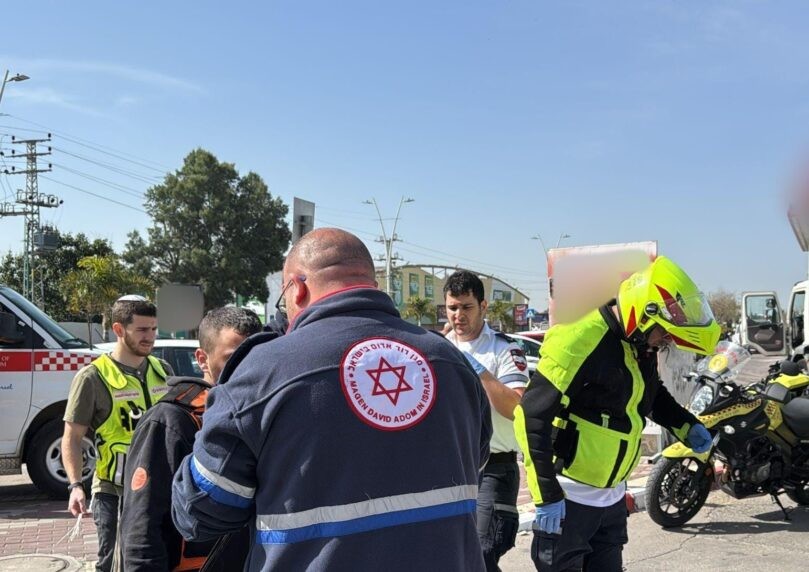 אישה כבת 70 נהרגה מפגיעת משאית בקריית גת, הנהג עוכב לחקירה