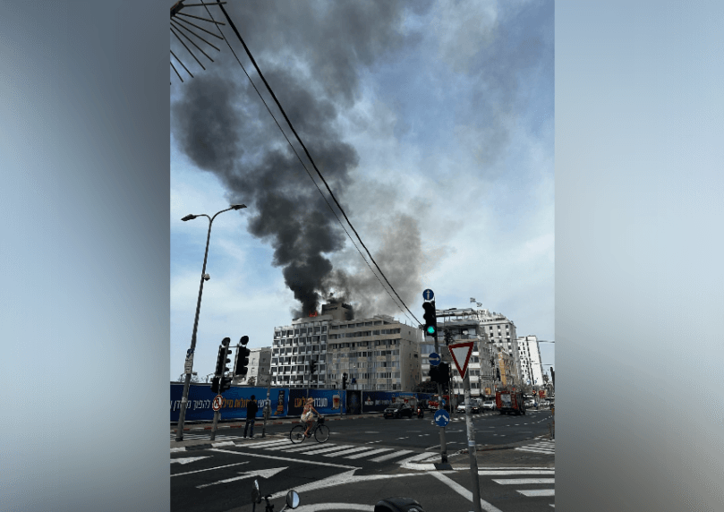 שריפה פרצה במלון אלכסנדר בתל אביב: צוותי כיבוי פועלים במקום