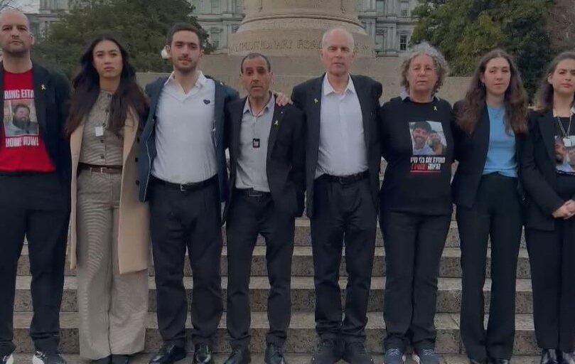 "תודה לטראמפ": המפגש של שורדי השבי עם הנשיא האמריקני