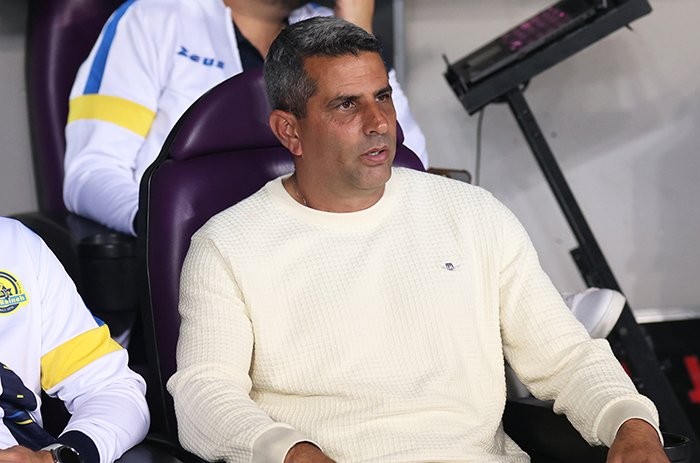 אוהדי סכנין הגיעו רעולי פנים לאימון הקבוצה, שרון מימר התפטר