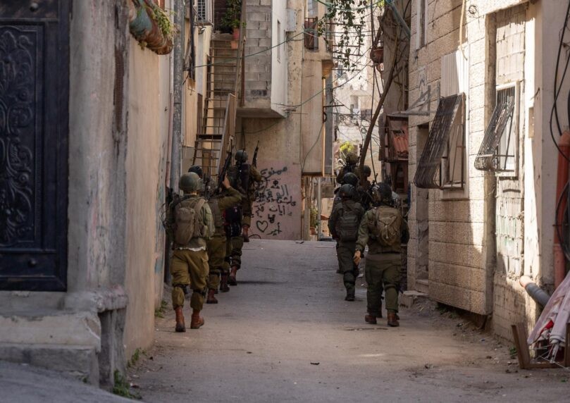 חשוד ערבי צילם לוחמי צה"ל, ברח לבית החולים, נעצר - ושוחרר