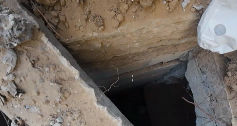 פטריית עשן אדירה: תיעוד מפיצוץ פיר מנהרה ברפיח באישון ליל