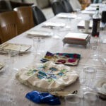 ליל הסדר בצל המלחמה: המדריך ההלכתי המלא