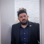 סגן השר אלמוג כהן קיבל מכתב חשוד, משפחתו מסתגרת בביתם