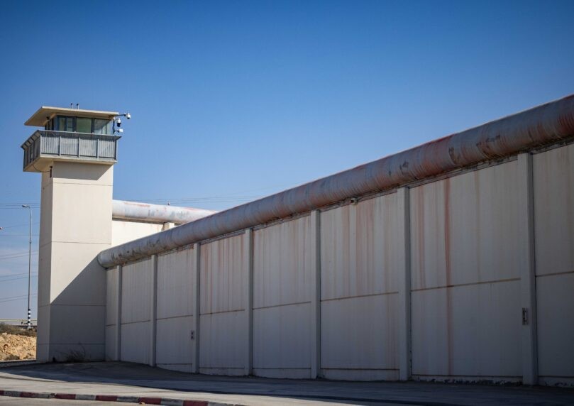 עקב הטרדת סוהרות באופן שיטתי: כתב אישום הוגש נגד מפקד בכלא