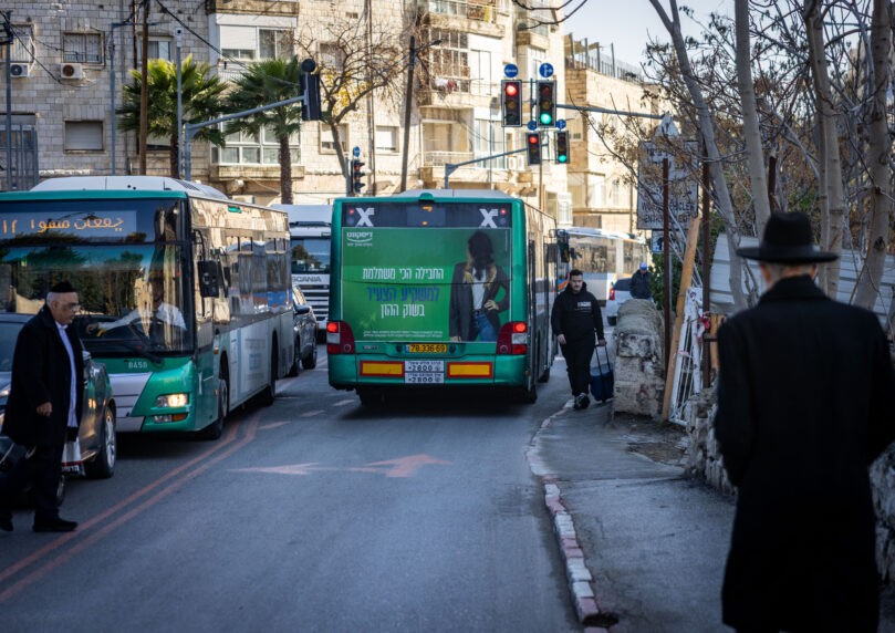 הלינץ' בנהג האוטובוס: המשטרה מחפשת אחר הנערים החשודים