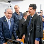 רה"מ קיבל מעטפה: "המזכיר הצבאי שלי פה – חייב לראות אותו"