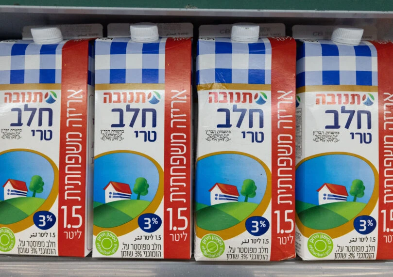 המחסור בחלב מחריף: רשתות המזון החלו להגביל את הקנייה