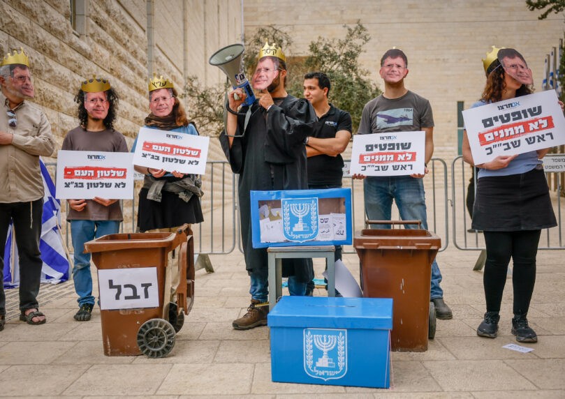זעם מחוץ לדיון: "לא נתנו לאנשים להיכנס כי הם לא מהצד הנכון"