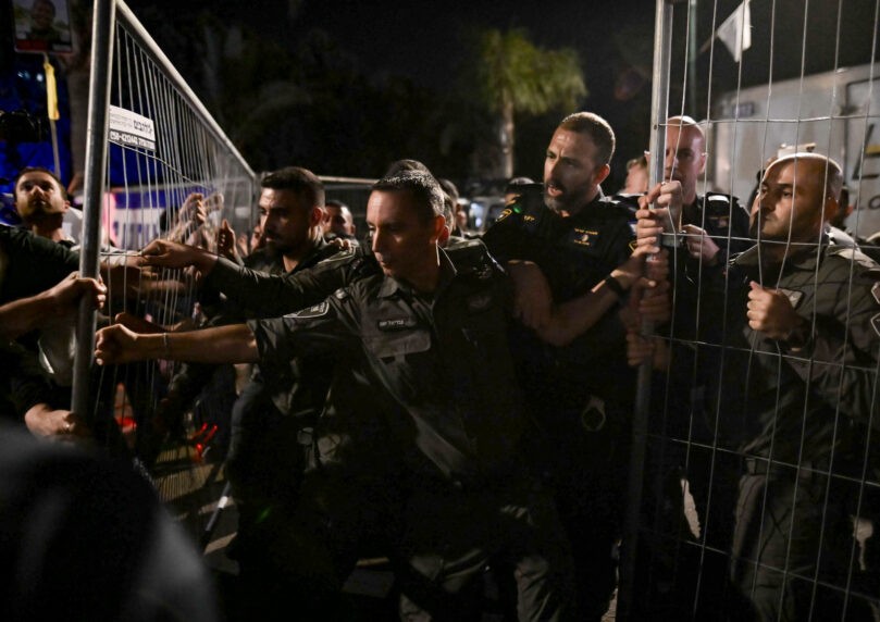 שוב חוצים קו אדום: מפגינים ניסו לפרוץ את האבטחה סביב רה"מ