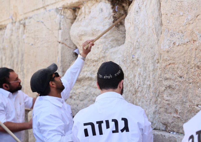 אזרחים ממדינות אויב שלחו פתקים לכותל – מה הם ביקשו?