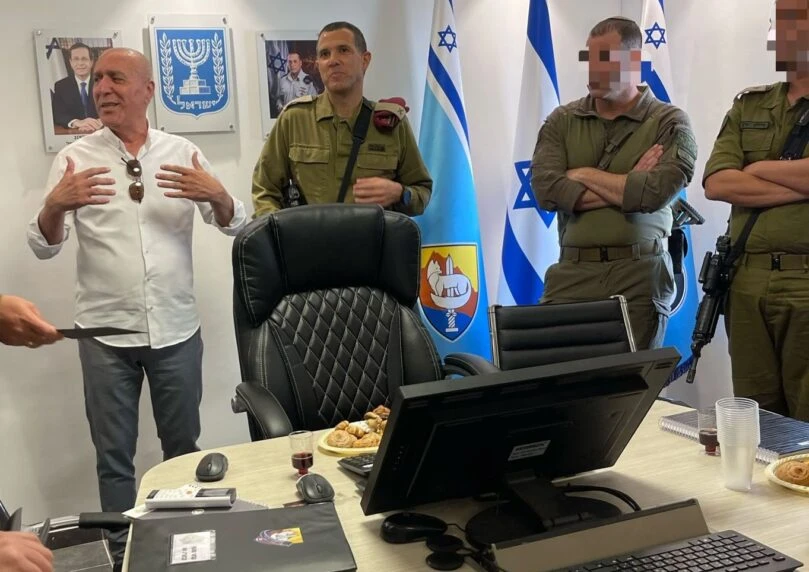 אילת חוגגת את הפסח: הרמת כוסית של ראש העיר ומפקד אוגדה 80