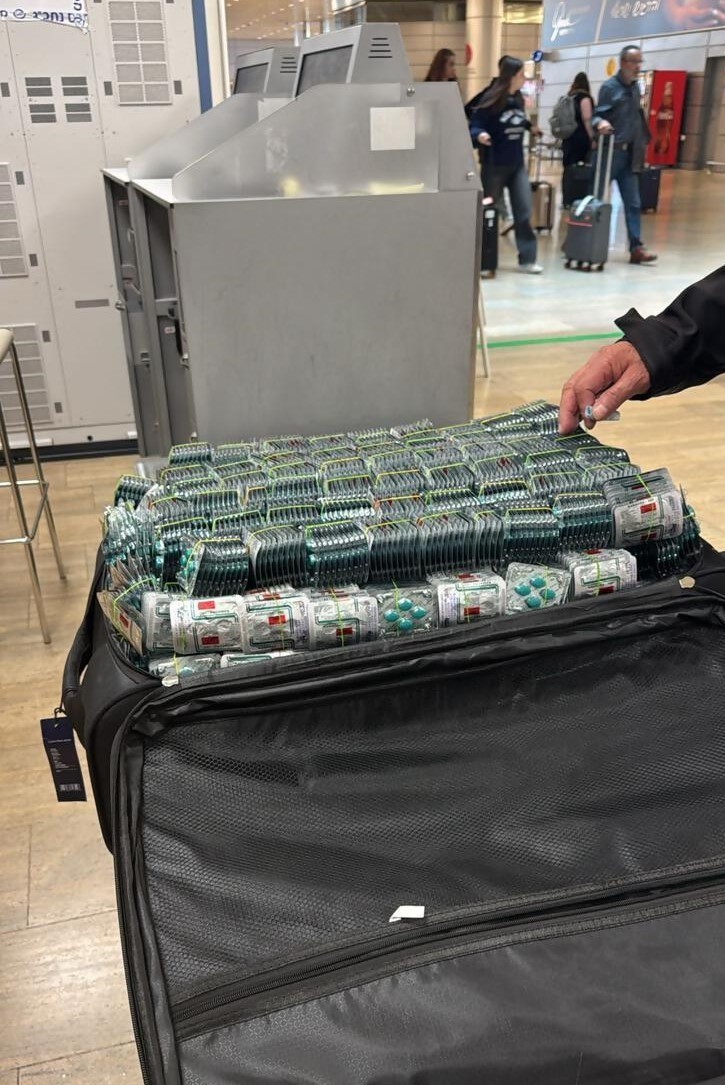 בשווי 450,000 שקלים: נוסע ניסה להבריח כדורי ויאגרה וקמאגרה
