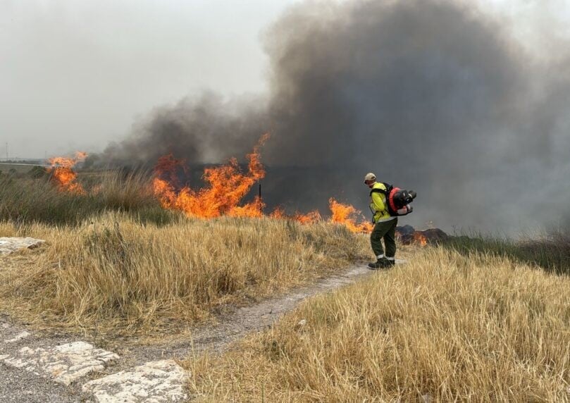 השרפה סמוך לבית שמש: הנחיות המשטרה לתושבים וחסימות הכבישים