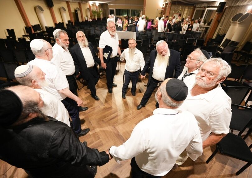 נשימה בתוך הכאב: מאות בני משפחות שכולות יתכנסו לשבת חיזוק