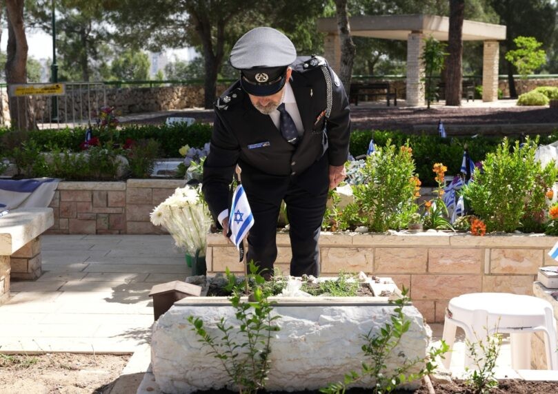 כבוד נצחי: נערך טקס הנחת דגל הלאום לזכר חללי משטרת ישראל