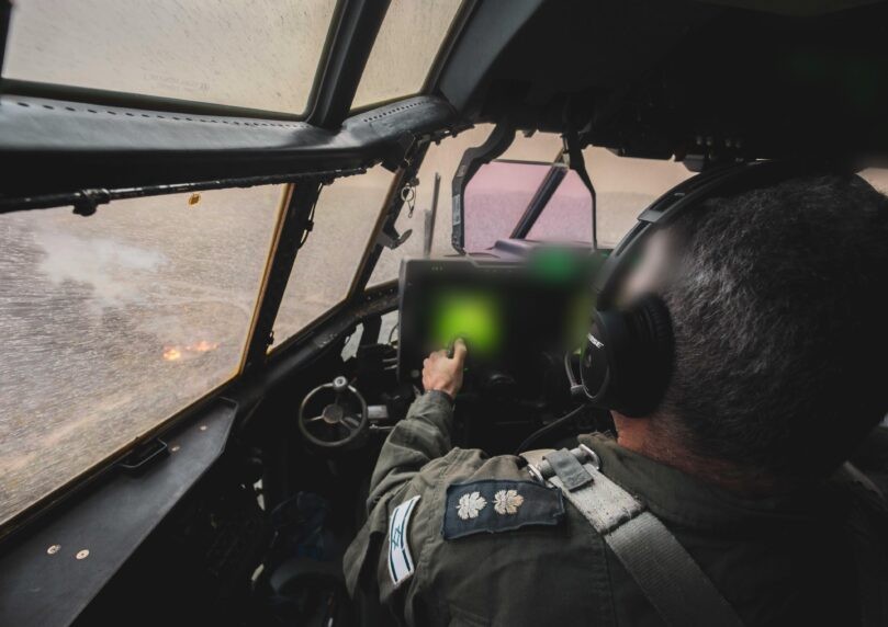 מטוסי "שמשון" הטילו יותר מ-25 מטענים בניסיון לכבות את השרפה