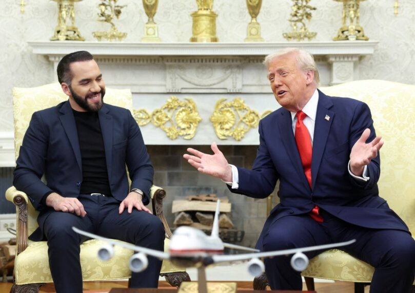 המלחמה במהגרים הלא חוקיים: טראמפ נפגש עם נשיא אל סלבדור