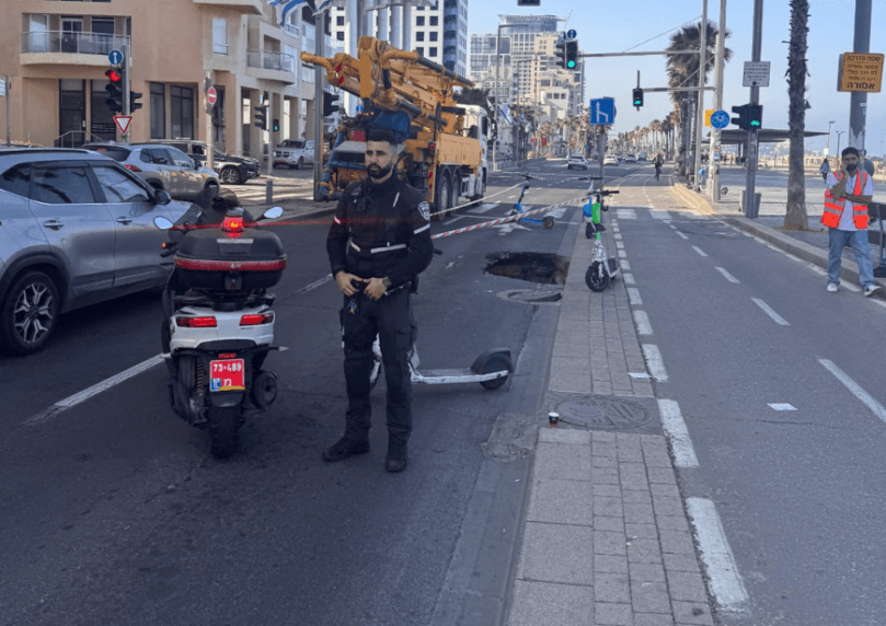 בולען נפער ליד הטיילת בת"א, הכביש נחסם לתנועה