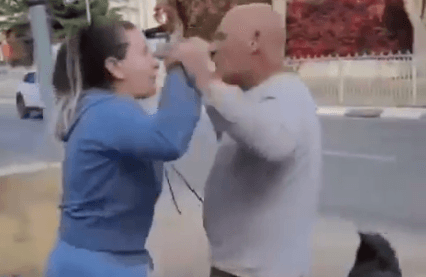 אב ובנו תקפו באלימות כלב - בטענה שהנביחות מפריעות להם