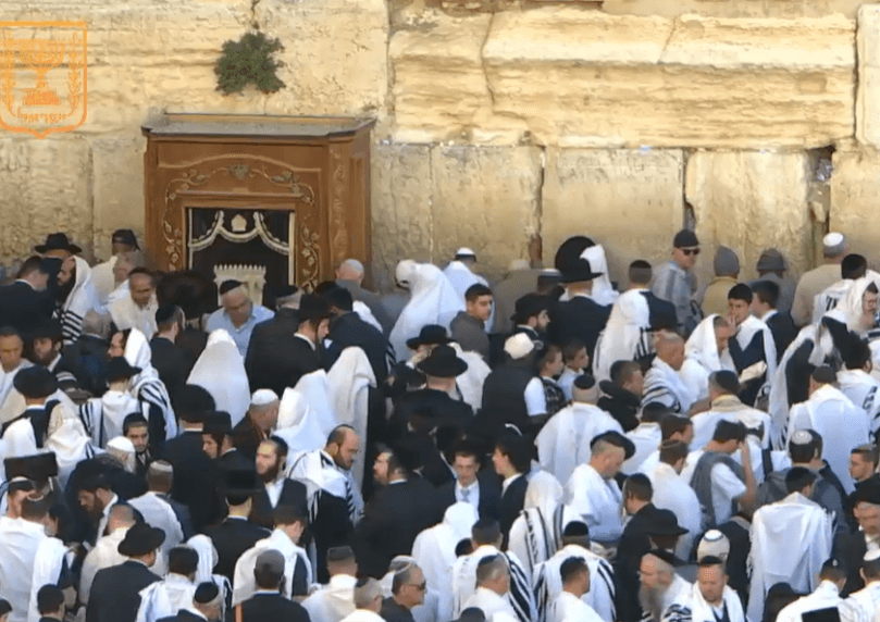 "יברכך השם": אלפי יהודים השתתפו במעמד ברכת הכהנים המרכזי