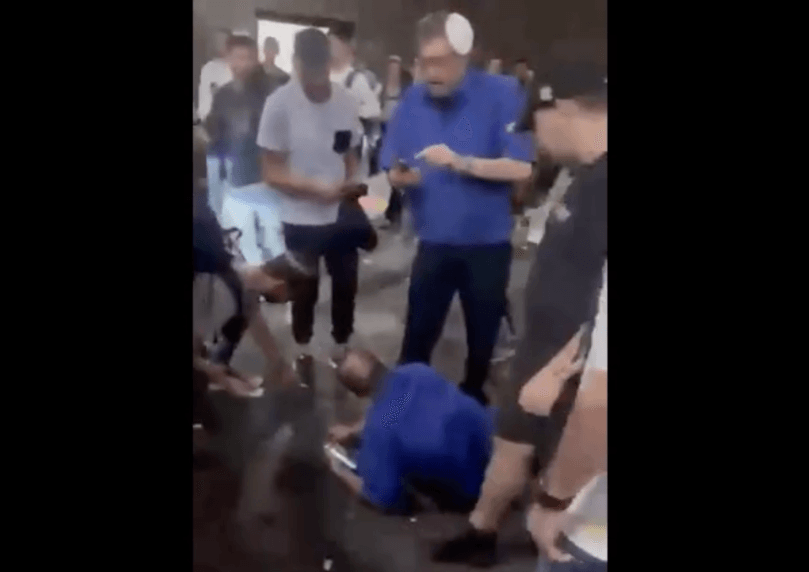 סורבו לעלות לאוטובוס בירושלים - וביצעו לינץ' בעובד | צפו