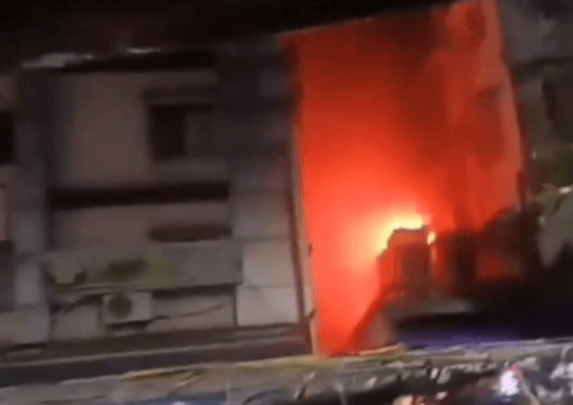 דיווח: 15 הרוגים בעקבות שריפה בבית מלון בעיר קולקטה בהודו