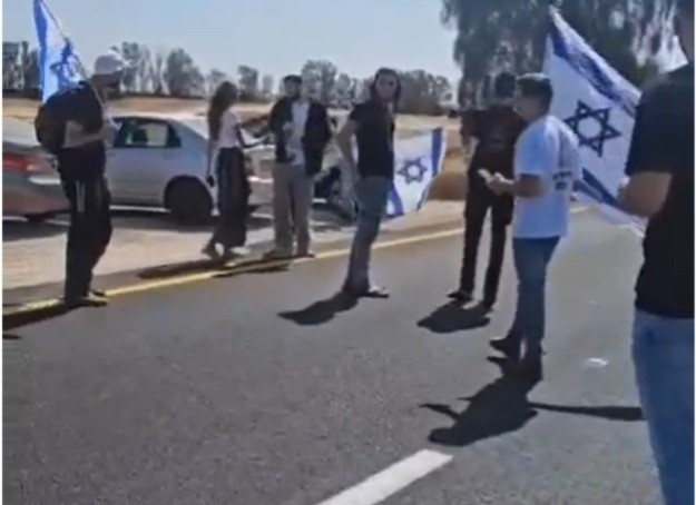 לא עומדים מנגד: פעילי צו 9 חסמו את משאיות הסיוע לחמאס